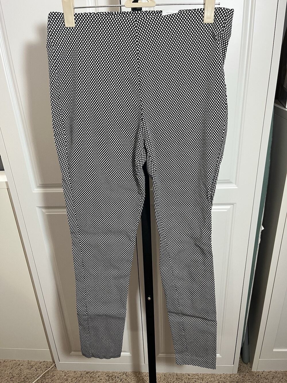 Boutique Women’s Checkered Legging Stretch Pants Black White Size Medium